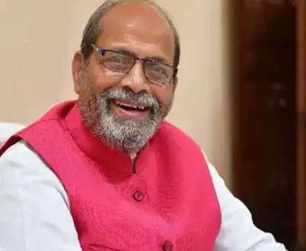 उज्जैन में पूर्व मंत्री ने बांटे 2000 पैकेट..