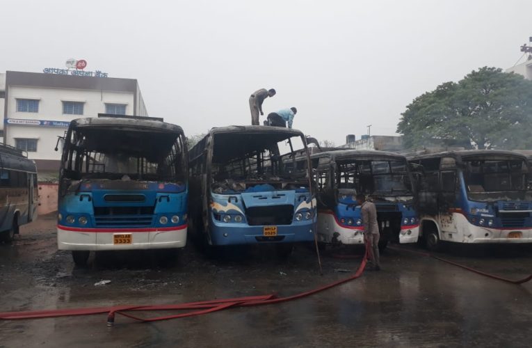 नानाखेड़ा पर बसों का यूं जल जाना..