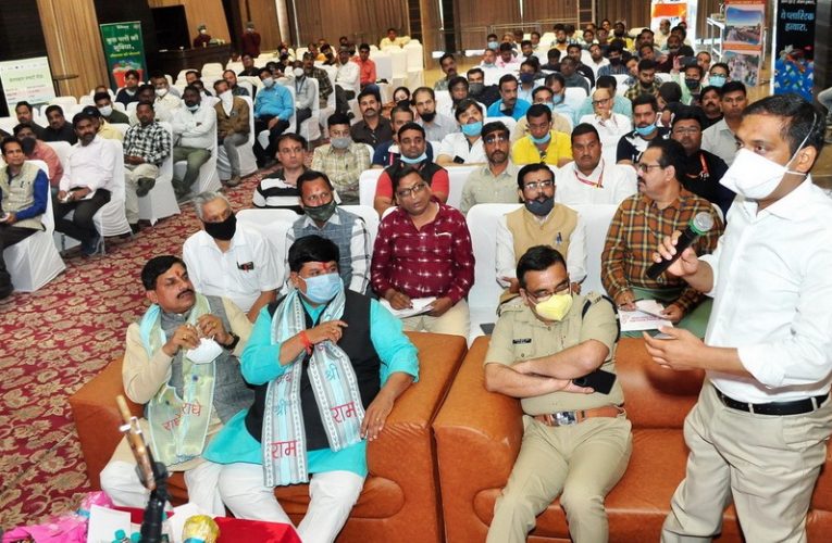 शहर विकास के सारे सवालों के जवाब कलेक्टर के पास!
